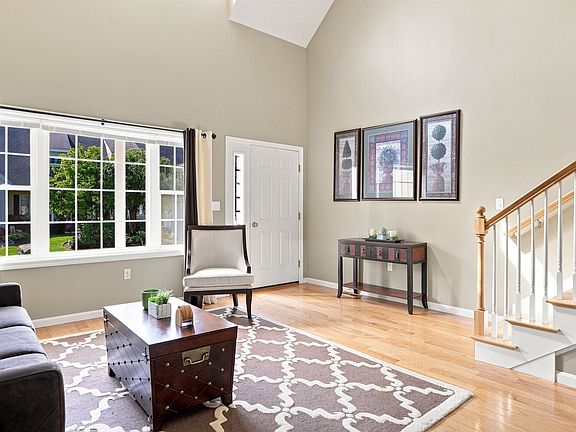 3rd image of 8 Locksley Lane
