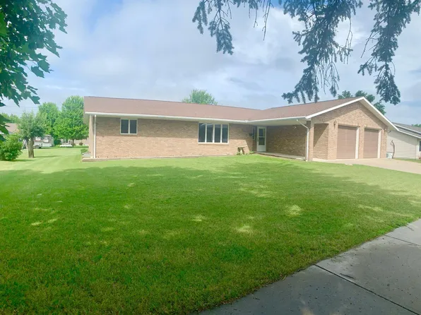 207 6th St W, Canby, MN 56220