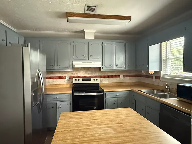3909 Almon Dr — Photo 4