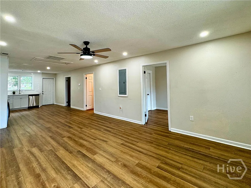 2 bed, 1.0 bath, 900 sqft, $1,500 — Photo 3