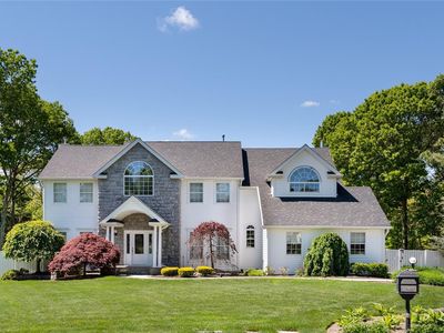8 Greenwich Court, Shoreham, NY, 11786
