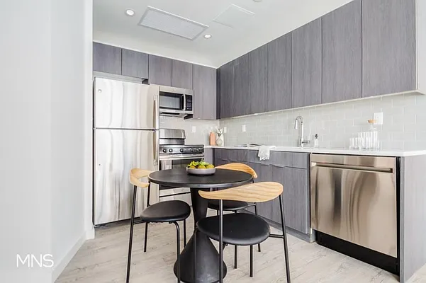 Rented by MNS Marketing | media 20