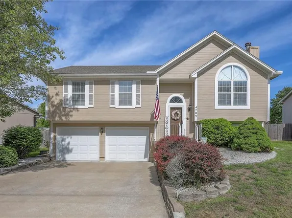 4709 NW Pennington Ln, Blue Springs, MO 64015