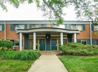 2411 S Goebbert Rd #GL1, Arlington Heights, IL 60005