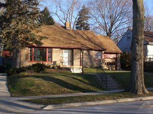 7220 Hillcrest Dr, Wauwatosa, WI 53213