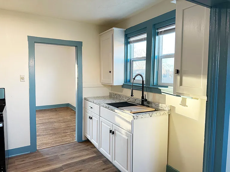 544 Franklin Ave #B — Photo 9