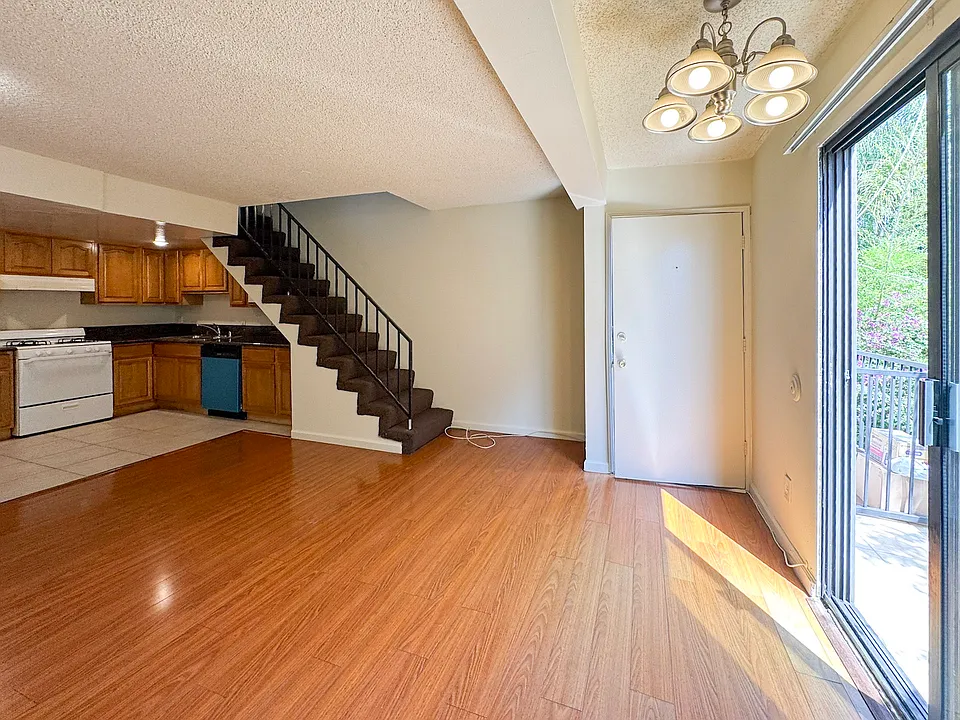 4313 Russell Ave #3