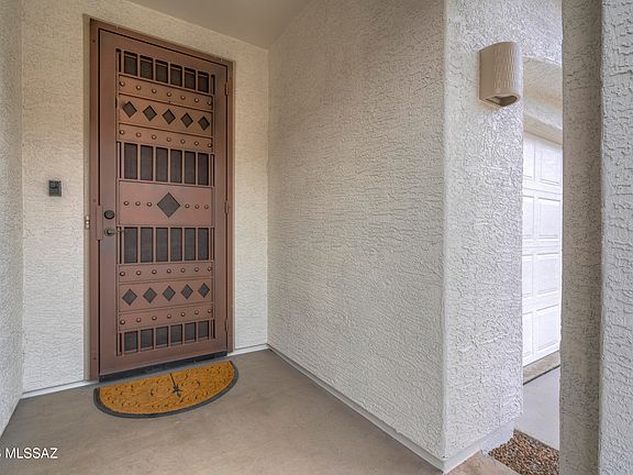 4th image of 38676 S Running Roses Ln