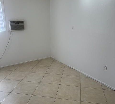 3rd image of 4604 Romola Ave
