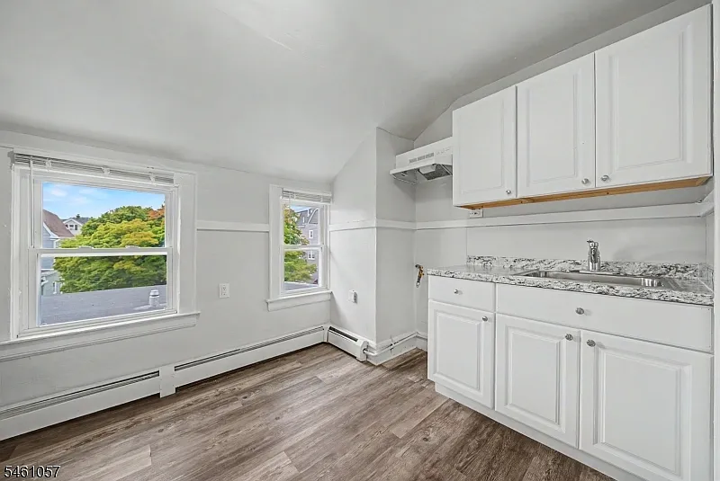 1 bed, 1.0 bath, $2,000 — Photo 2