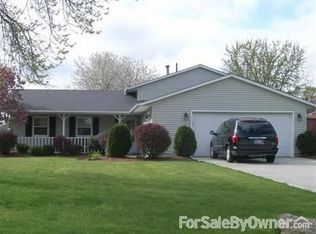 923 Hillside Dr, Amherst, OH 44001