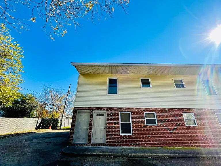548 Ashlawn Dr #3 — Photo 3