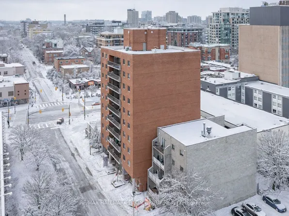 154 Nelson St #902, Ottawa, ON K1N 7R5