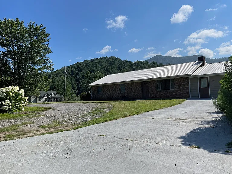 225 Bull Creek Rd — Photo 24