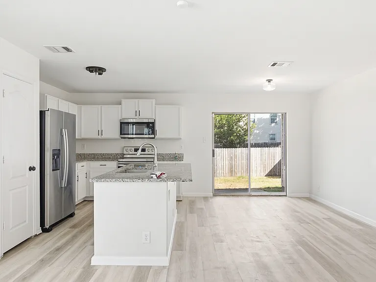 110 Capistrano Dr — Photo 5