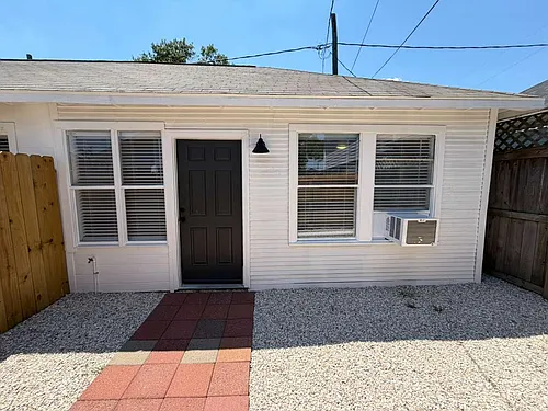1109 Walton St Photo 1