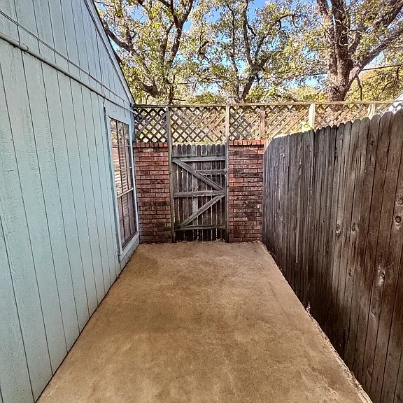 4019 Evergreen St — Photo 14