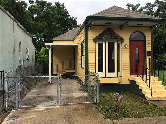 1st image of 1919 Marais St