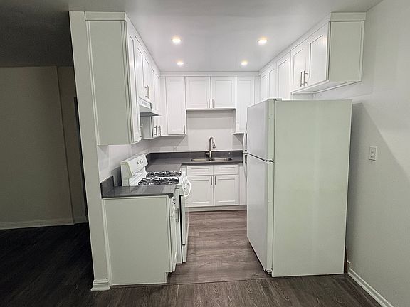 4th image of 936 W 80th St APT 2