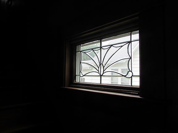 4th image of 323 N Main St
