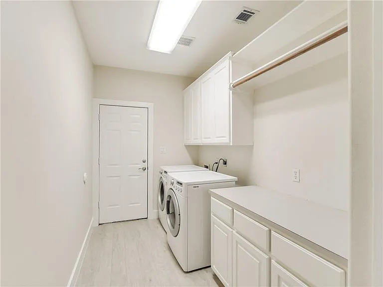 207 Tellus St — Photo 21