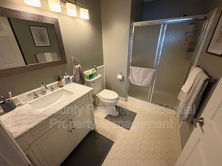 60 Versailles Ct — Photo 17