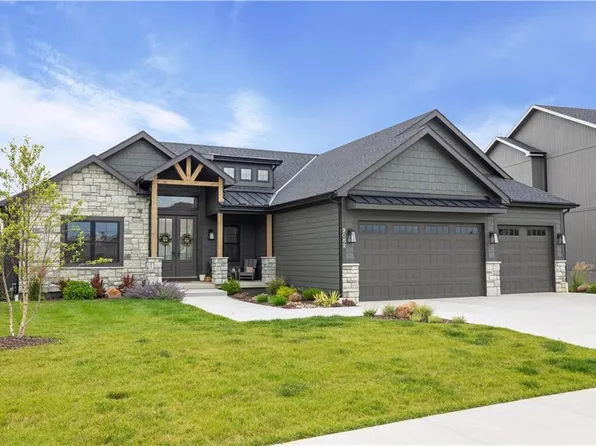2062 NW Obrien Rd, Lees Summit, MO 64081