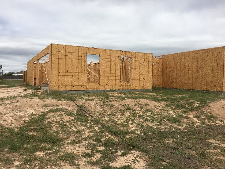 2nd image of 1701 Pueblo