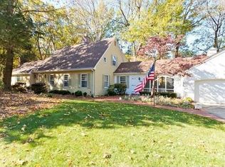 330 Freemans Ln, Franklin Lakes, NJ 07417