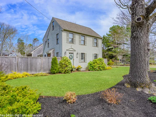 134 School Street, Cotuit, MA 02635