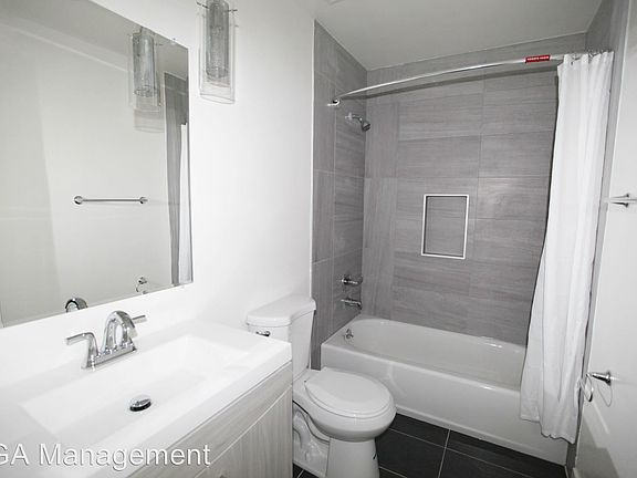 4th image of 717 S Berendo St APT 309