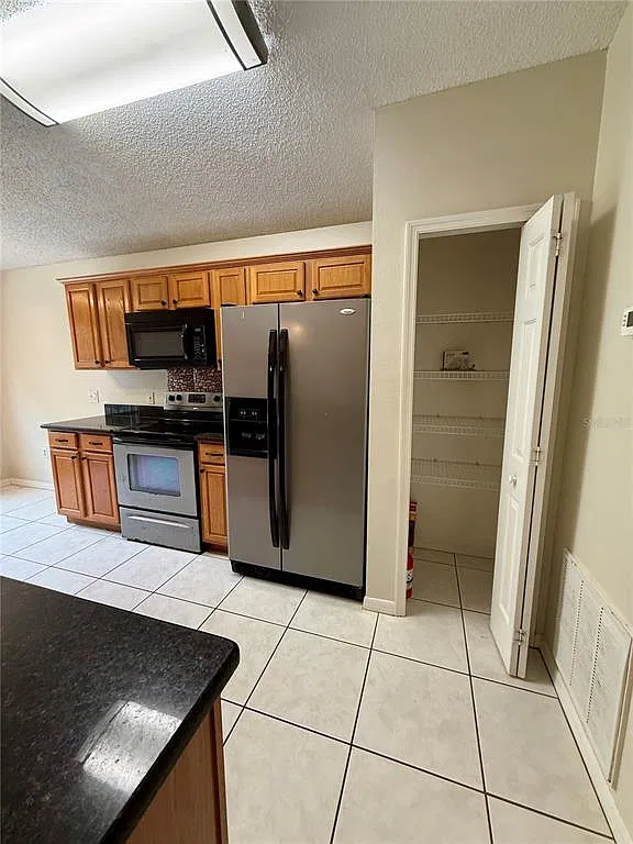 3 bed, 2.0 bath, 1176 sqft, $1,899 — Photo 4