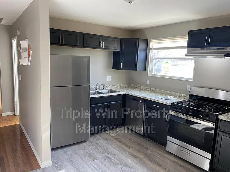 1372 Farmview Ave — Photo 12