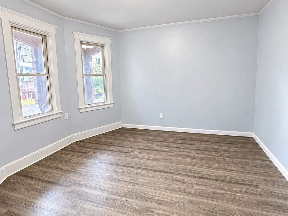 37 Brewster St #1