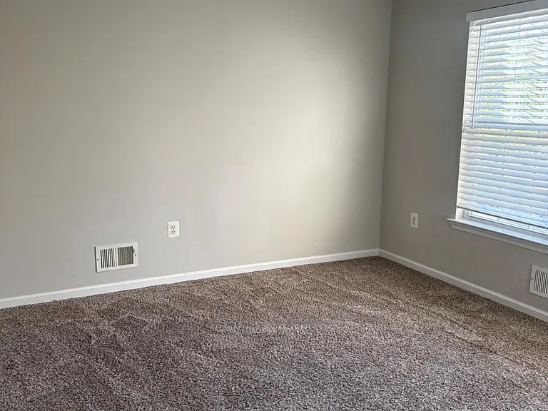 131 Murray Dr — Photo 20