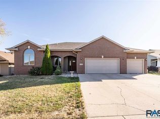 924 N Archer Dr, Sioux Falls, SD 57103