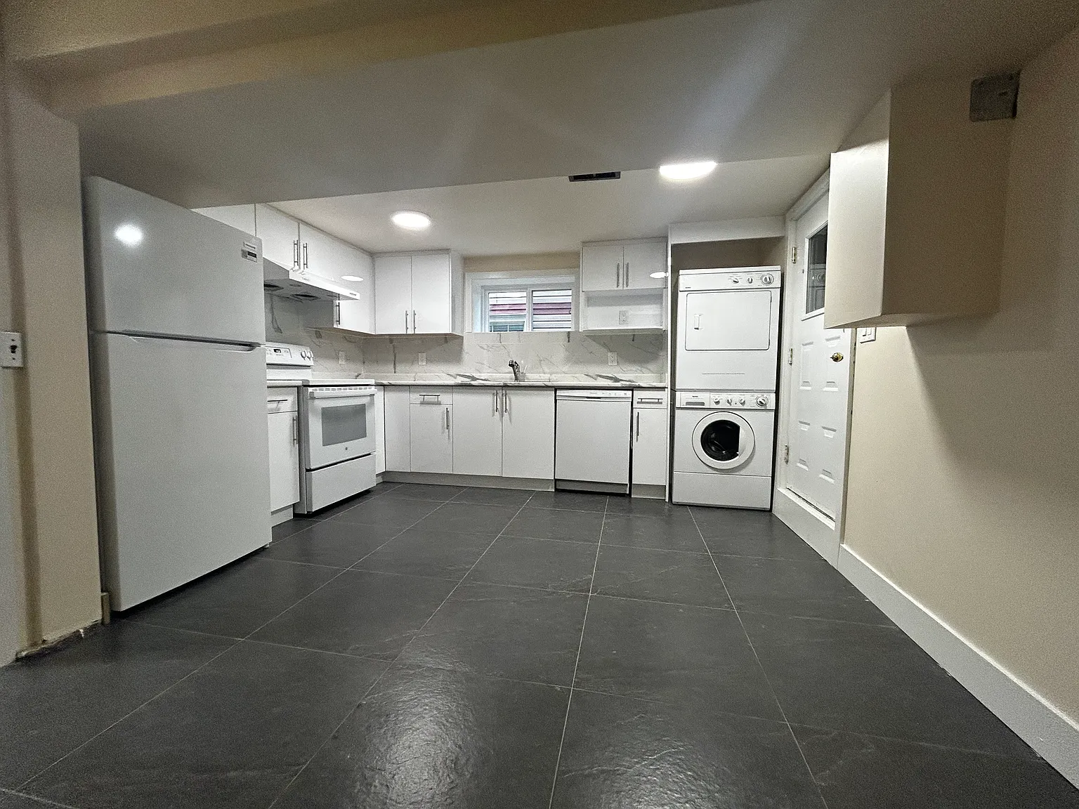 2 bed, 700 sqft, $2,000 — Photo 3