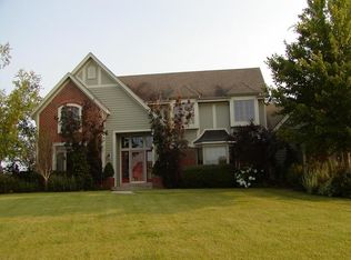 S43W23609 Landmark Dr, Waukesha, WI 53189