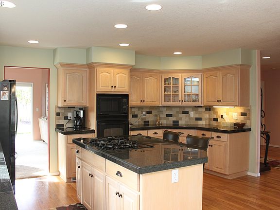 4th image of 1217 SE 47th St