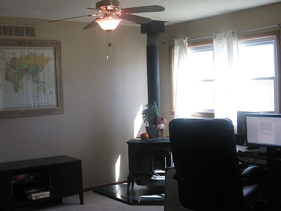 Living room w/ Stove :)