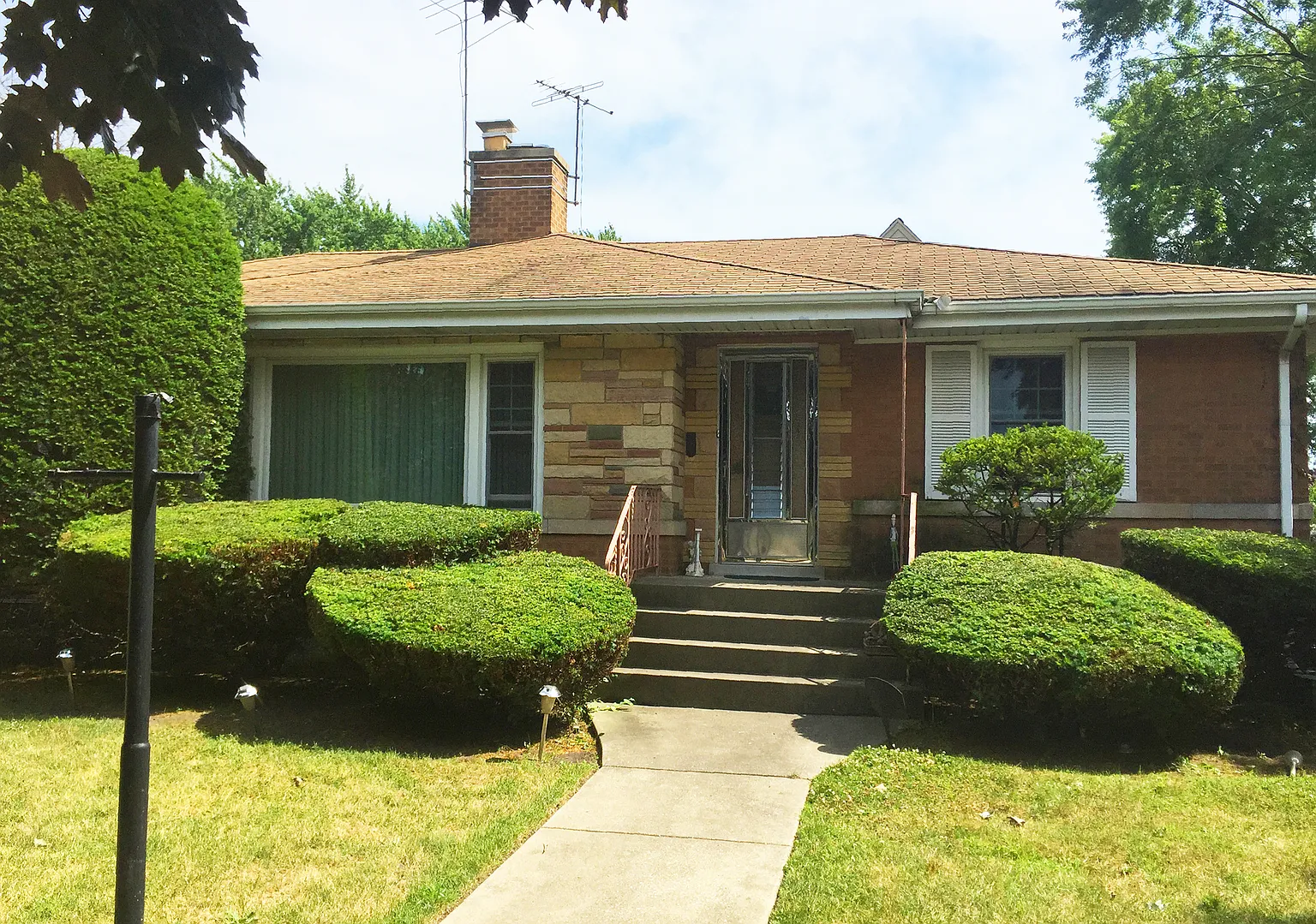 9201 S Lawndale Ave photo 1