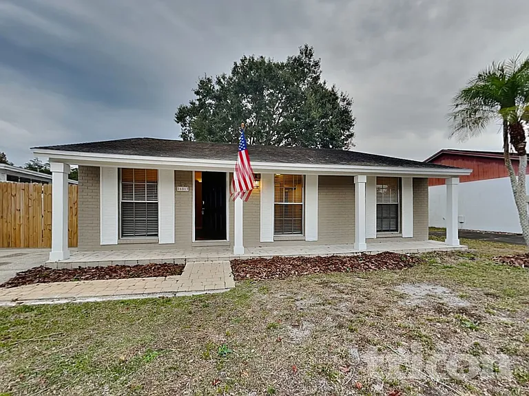 16013 Woodpine Dr — Photo 2