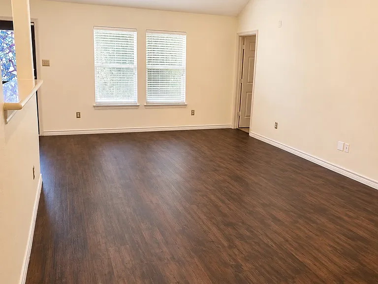 1207 Fox Trail Dr — Photo 10