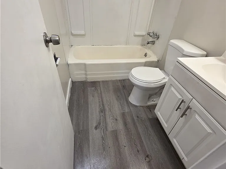 1075 E Desert Inn Rd #5 — Photo 7