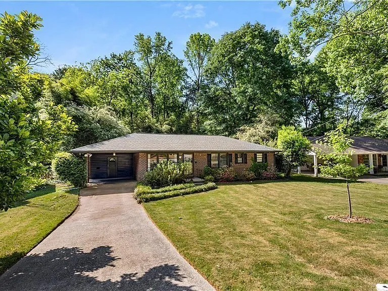 2859 Concord Dr — Photo 2