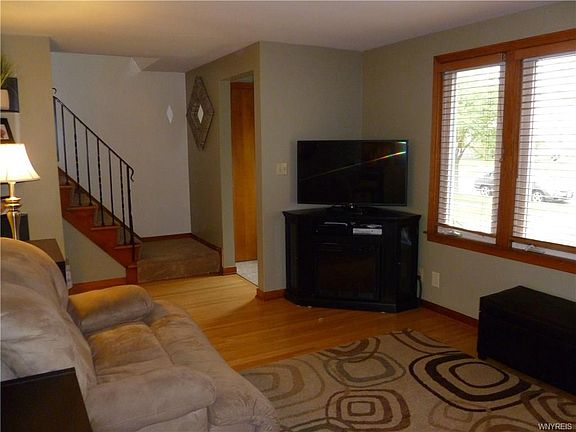 5th image of 158 Fancher Ave
