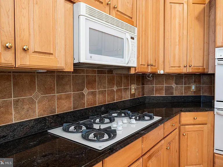 5237 Bessley Pl — Photo 40