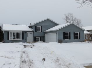 607 Penn Blvd, Lindenhurst, IL 60046