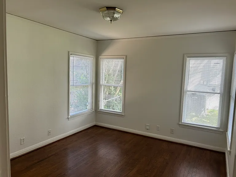 736 Edgefield Rd — Photo 10