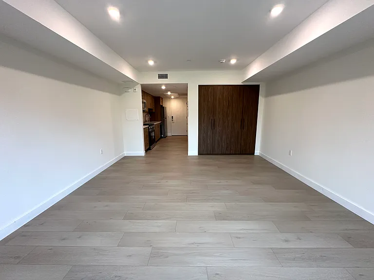 941 N Martel Ave #102 — Photo 46